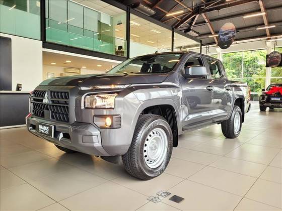 MITSUBISHI TRITON 2.4 BITURBO DIESEL CD GL 4X4 AUTOMÁTICO